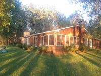500' Lakeshore, 2 Docks, Sand Beach, Sleeps 10, A/C, Pontoon Boat for Rent Hotels in Hunter