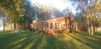 500' Lakeshore, 2 Docks, Sand Beach, Sleeps 10, A/C, Pontoon Boat for Rent