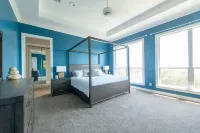 Large Home, Lake Views, Grill, Pool Table, Hot Tub Hotels in Hudson Bend