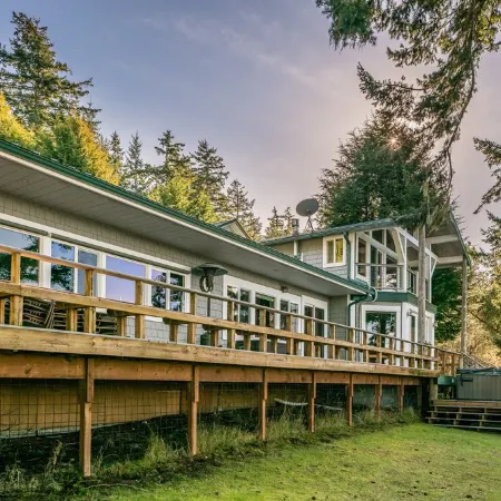 Amenity-Packed Waterfront Island Retreat