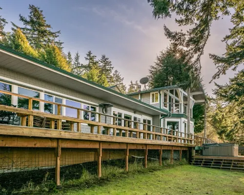 Amenity-Packed Waterfront Island Retreat Hotels in Lopez