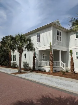 Beautiful 5 Star Home. 4 Bed 4.5 Bath. Quiet Corner Lot in the Heart of Seacrest Hotels near The Hidden Lantern Bookstore