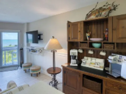 Oceanfront Key Largo Paradise~Private Beach~Pool~Tennis~Marina~Cafe/Bar โรงแรมในTavernier