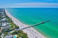 1st Floor by Pool, Beach and 3rd St. S Coffee Shops, Restaurants and Farmer Mkt - Private Pools
