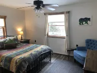 Escape to Adk Camp Cardinal: Your Adirondack Luxury Retreat Awaits! Hotels in St. Armand