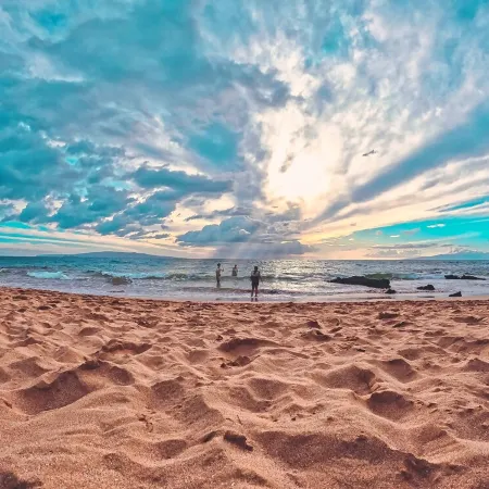 Spacious Oceanfront Maui Sunset Condo: Steps to Beach, King Bed, Pool, Gym, AC