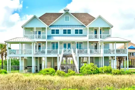 Spacious 6Br En Suite, Large Balcony, Stunning Ocean Views! Ping Pong/Foosball! Отели рядом с достопримечательностью «Port Bolivar»