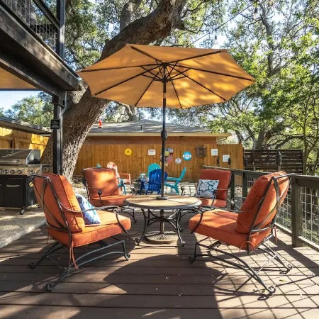 Waterhouse- 4 Bed, 3 bath, SUP, Kayak,  Ping pong, Decks galore