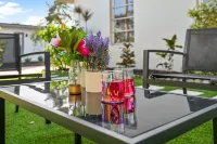 Pineapple Cottage- 5 Min to Beach!
