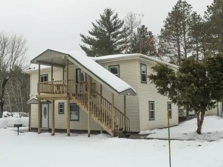 Minutes from downtown Wisconsin Dells and sports and water parks.