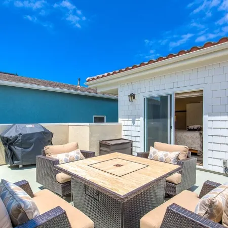 Super Nice Beach Place -Large Private Deck- Garage Parking-1 block to beach