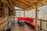 Paradise at the Rivers Edge! A Private Waterfront Log Cabin,snow ski/fish nearby