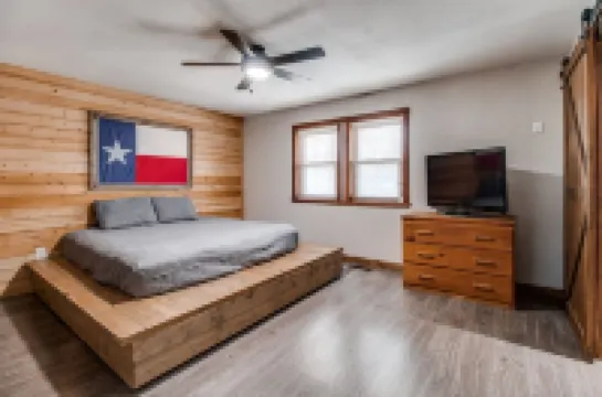 The Barrel House on Lake Texoma