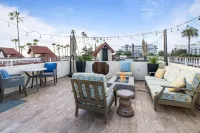 Heart of coastal Oceanside-Ocean view roof top Deck! 100 steps to Beach!