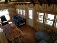 PET-FRIENDLY - Twilight Cabin a Unique Waterfront Log Cabin