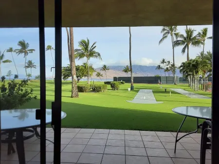 Maui Sunset B120 Beachfront, Ground Floor, Ocean-View, Families! Amenities! Pool Отели рядом с достопримечательностью «Kīhei Kalama Village»