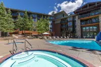 Spectacular Ski-in/Ski-Out Condo with 5-Star Appeal