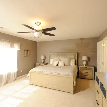 4 bedroom house close to the Horse Park