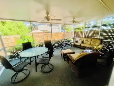 Holly's Hideaway Mt Dora Charming 2/2 in Historic District Отели рядом с достопримечательностью «Palm island»