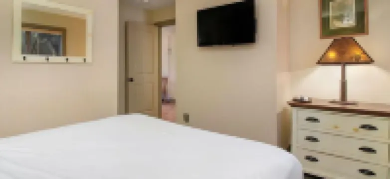 Crystal Mountain Condo Great Location Dog Friendly!