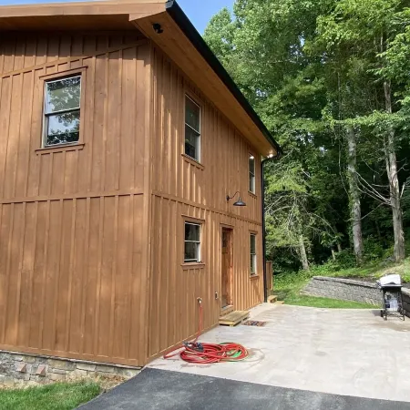 Deer Lick Cabin Lake Front Cabin That Sleeps 6. Minutes from Bristol