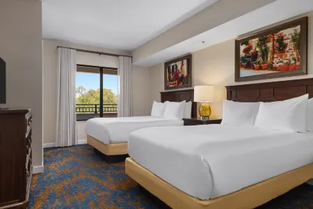 Club Wyndham Bonnet Creek Отели рядом с достопримечательностью «Characters in Flight»