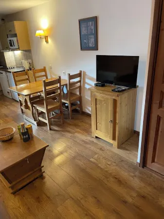 Luxury Studio With Easy Access To The 3 Valleys In A Beautiful Spa Town.