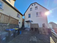 Große 5-zimmer-wohnung in Zentraler Lage in Oerlinghausen für 8 Personen Hotels in Oerlinghausen