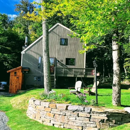 4Br 2BA - MT Snow, Skiback Trail, Free Shuttle, Pool, BBQ - Green Mountain House