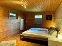 Stilvolle Blockhütte mit Kaminofen - Nähe Nürburgring, Ahrtal und