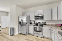 2BR Greer Condo: Pet-Friendly, King Beds, Fire Pit