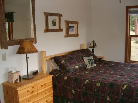 Lake and Mountain view, Private, Convenient location, Hot tub, WIFI, Theater Отели рядом с достопримечательностью «Гоблинс Форест»