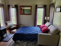 Quaint Stream Side Cottage 15m from Oxford&Hamilton OH