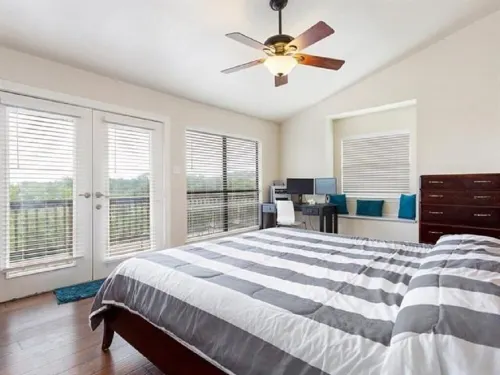 Waterfront Lake Travis Home in Point Venture, Sleeps  up to 12, Big Outdoor Deck
