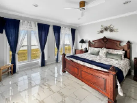 Charming 3-bedroom bay front house with WiFi and AC in fabulous Gulf Shores AL Hotels in 