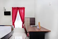 RedDoorz Syariah @ Danesti Homestay Near Bandara Sultan Hasanuddin Hotels in Mandai