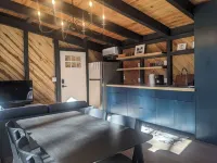 Modern Cloudland Cabin, 1.5 miles of private trails through 10 acres of woodland