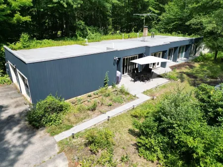 earthship forest exile Отели в г. Темпл