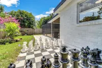 Coastal Cabana - Private pool & 2 miles to Beach!