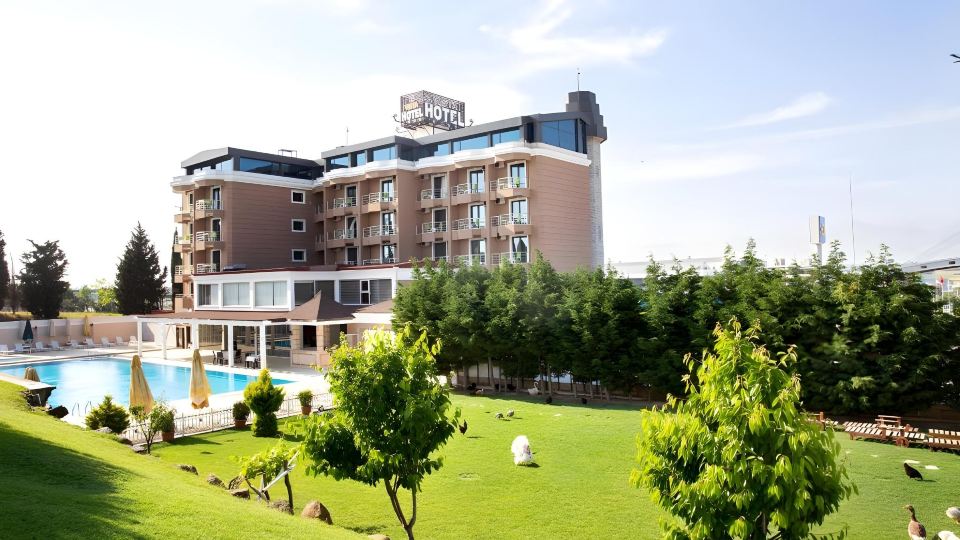 Premier Vista Hotel