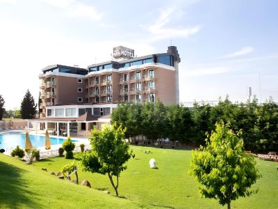 Premier Vista Hotel