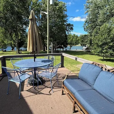 River Living - One Story - 2 bd/2ba - On the River - 2Blks to Main St - VIEWS