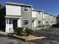 Spring Coming, 5 Min 2 Bch, 2 King Suites, 2.5 Bath, Pool, 2 Free Spots Park - 4-Sterne