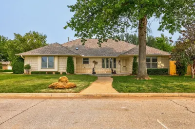Luxurious Home - Family Game Room/ Huge Patio Hotels near Spotted Zebra