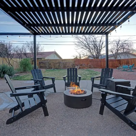 Perfect modern space to relax & play. Central & close to all attractions!