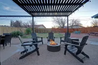 Perfect modern space to relax & play. Central & close to all attractions!