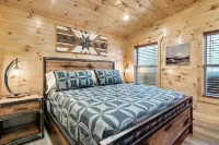 New luxury cabin w/ private pool, hot tub & view!