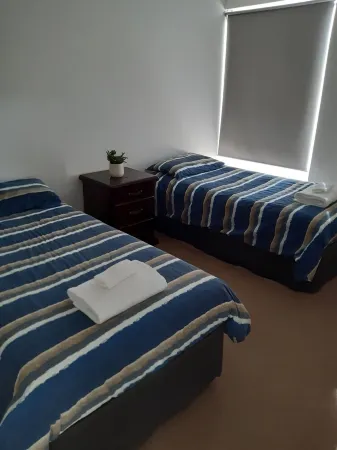 Enjoy the serenity! Entire villa within walking distance of Middleton Beach.