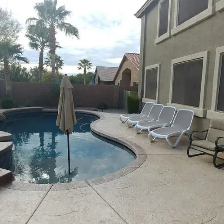 Luxurious 3000sq Ft 4 Bdr House with Private Pool and Hot Tub