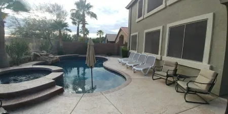 Luxurious 3000sq Ft 4 Bdr House with Private Pool and Hot Tub